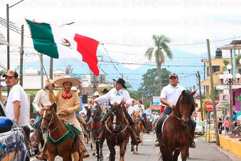 Cabalgan para recordar la Independencia charros jinetes desfile 16 de  septiembre Veracruz Fortín de las Flores - Diario de Xalapa | Noticias  Locales, Policiacas, sobre México, Veracruz, y el Mundo