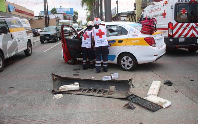 Choque contra camioneta deja prensado a taxista en la avenida 11 y calle 16  de Córdoba - El Sol de Córdoba | Noticias Locales, Policiacas, sobre  México, Veracruz y el Mundo